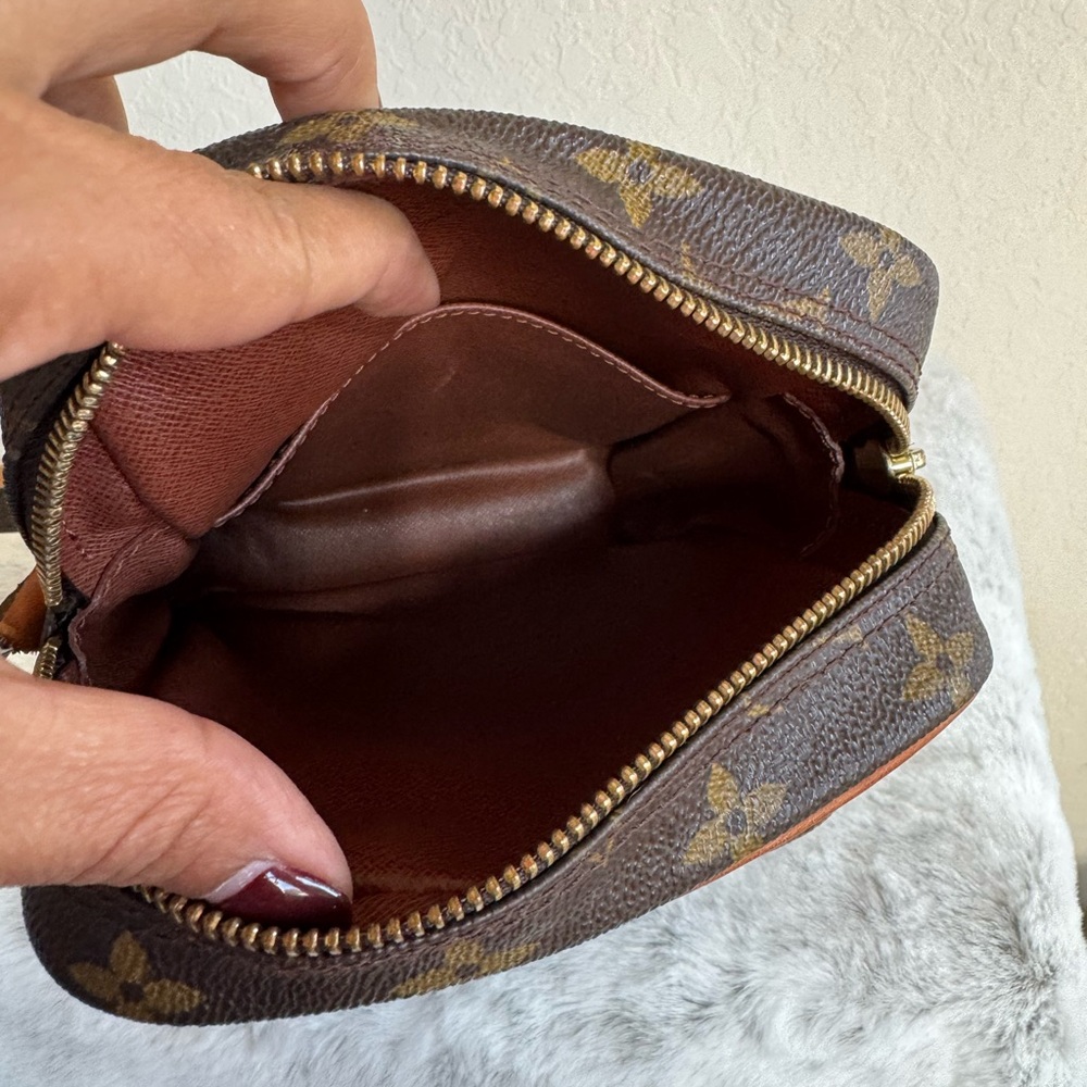 Louis Vuitton Amazone Crossbody Bag — Preloved Classic P0336 - Picture 13 of 17